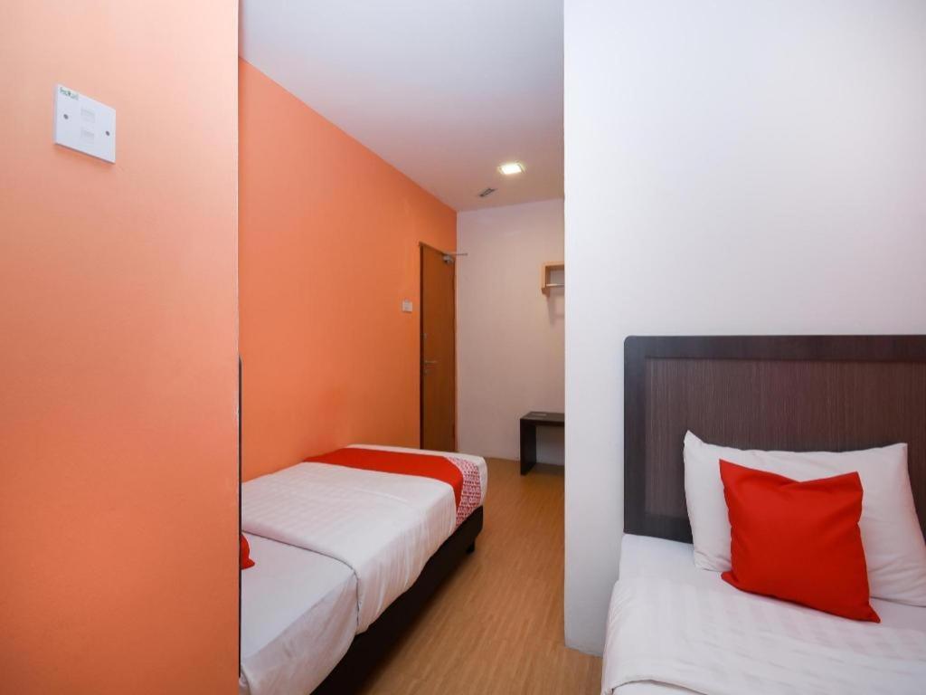 Oyo 1111 Harmony Stay Miri Exterior foto