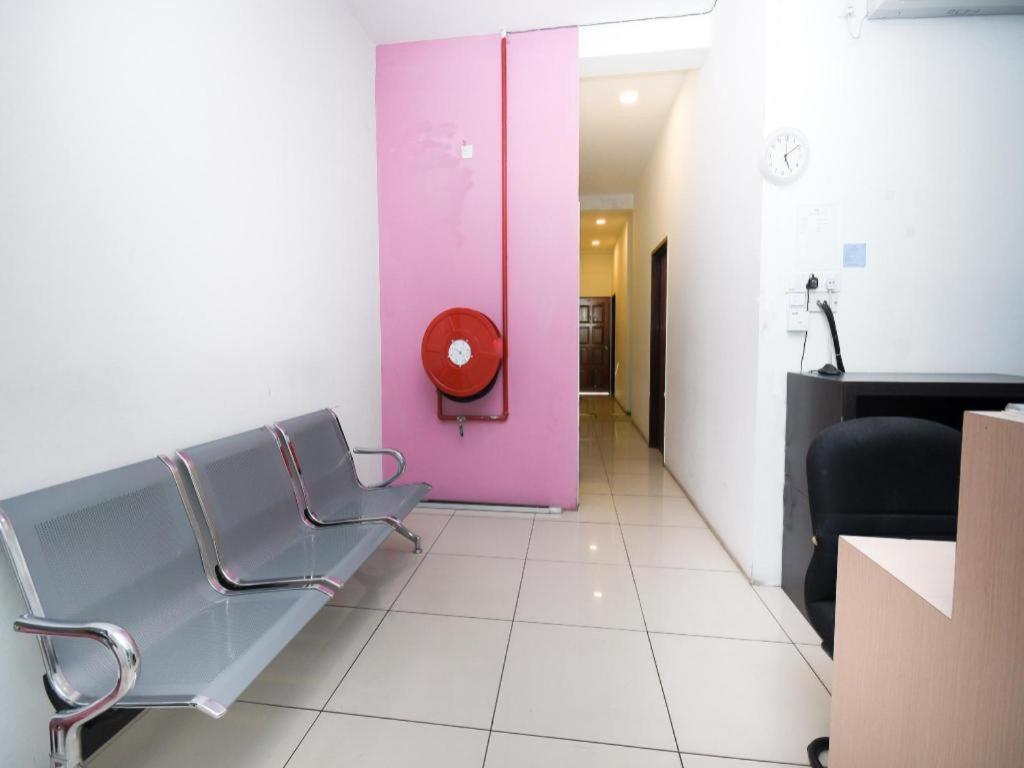 Oyo 1111 Harmony Stay Miri Exterior foto