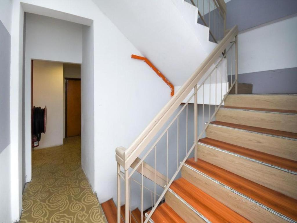 Oyo 1111 Harmony Stay Miri Exterior foto